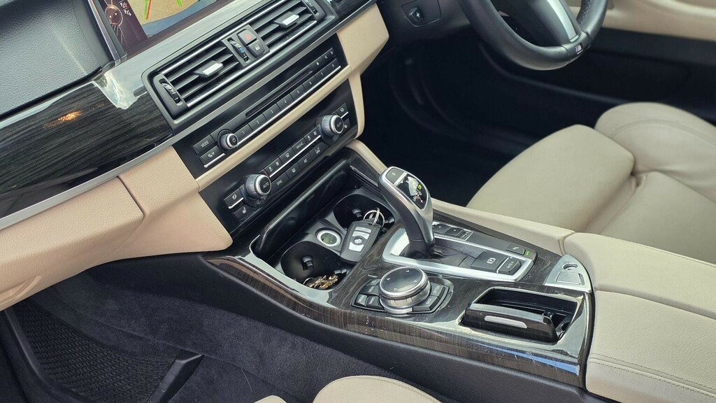 BMW 5 Series 520D Se White #32