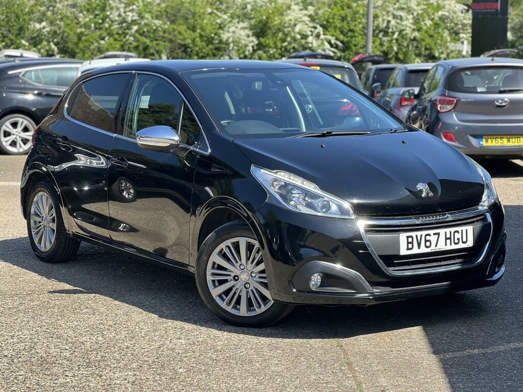 Peugeot 208 Allure Black #2