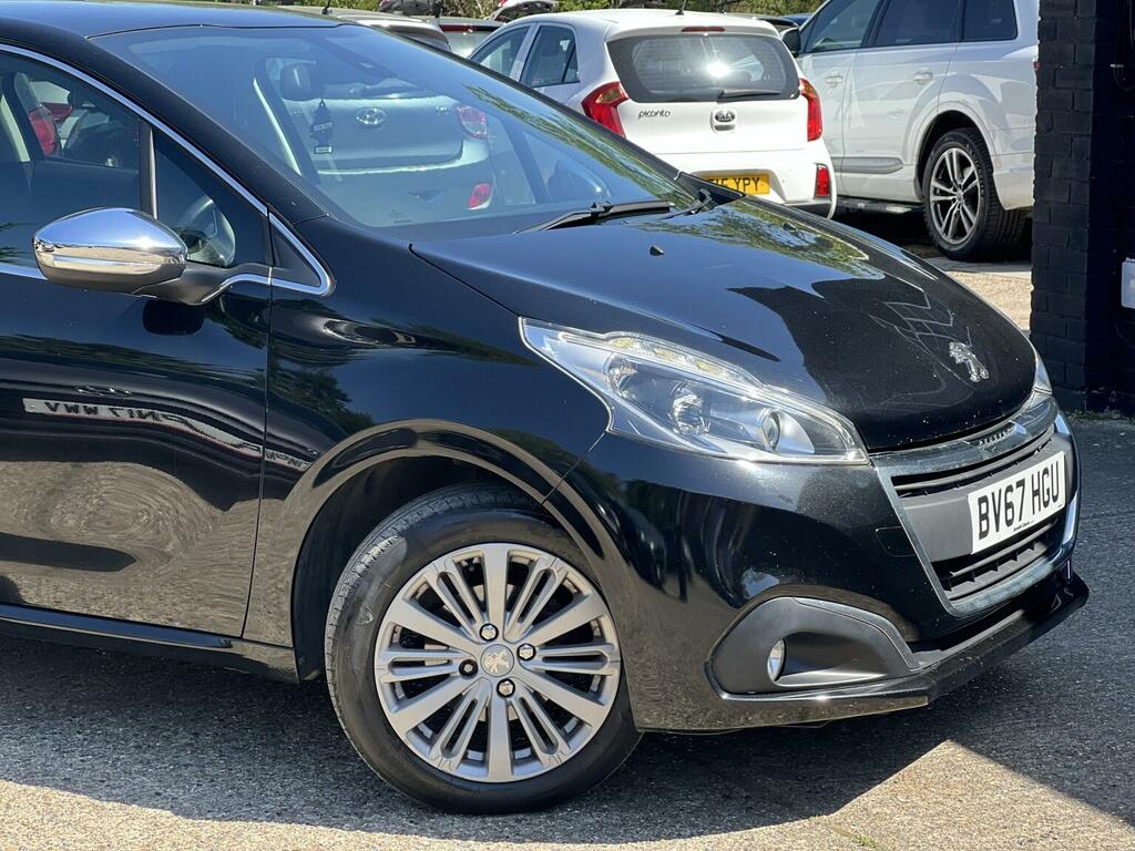Peugeot 208 Allure Black #5