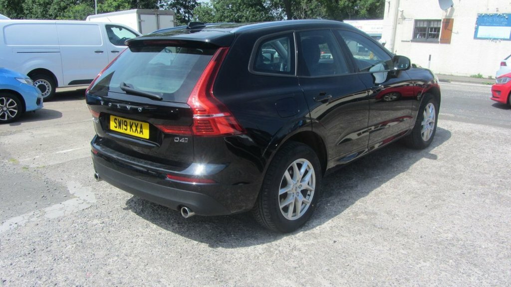 Volvo XC60 2L Momentum Pro SW19KXA Black #6