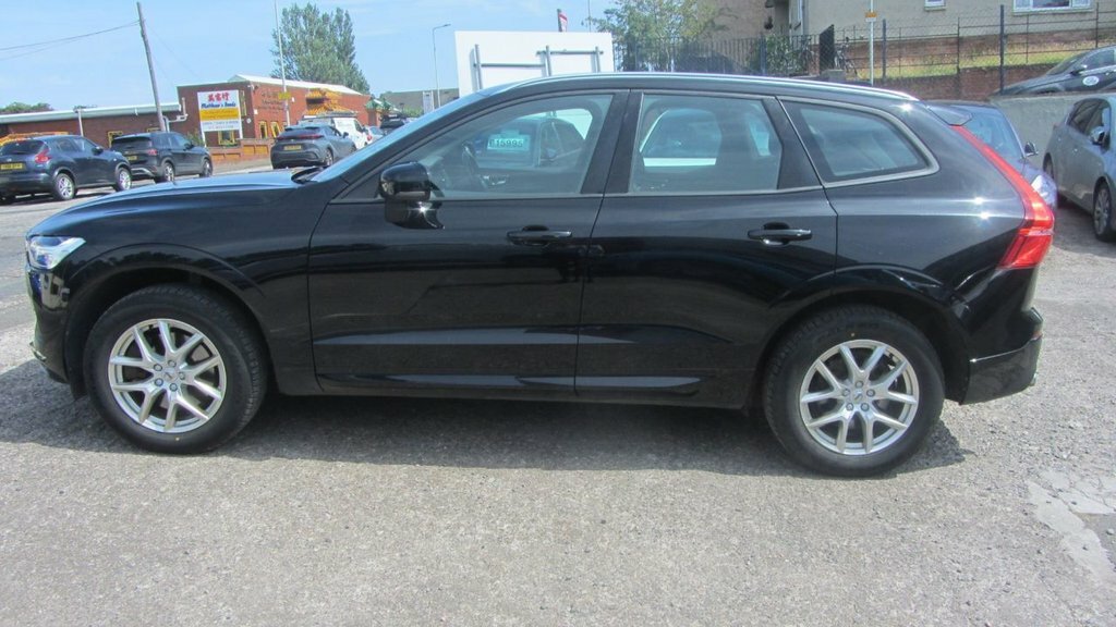 Volvo XC60 2L Momentum Pro SW19KXA Black #4
