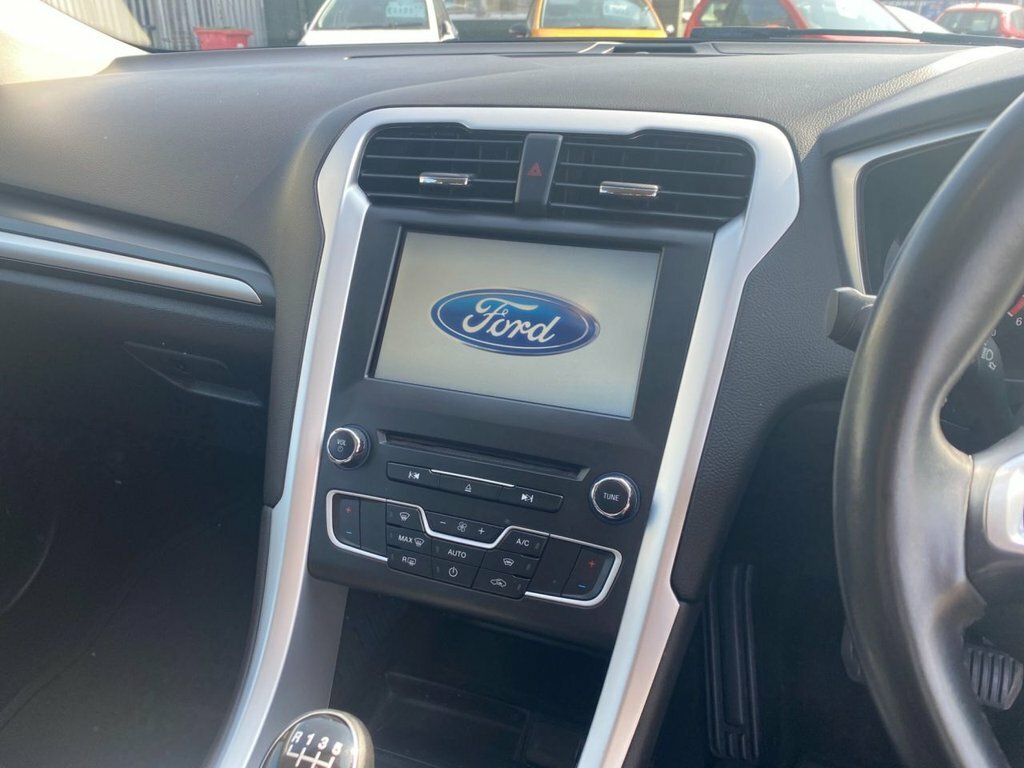 Ford Mondeo 2.0T Ecoboost Vignale Estate Euro White #16