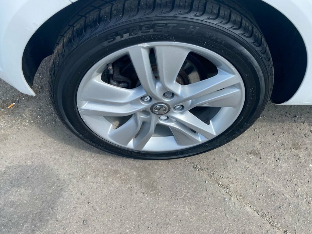 Vauxhall Meriva 1.4L Club White #6