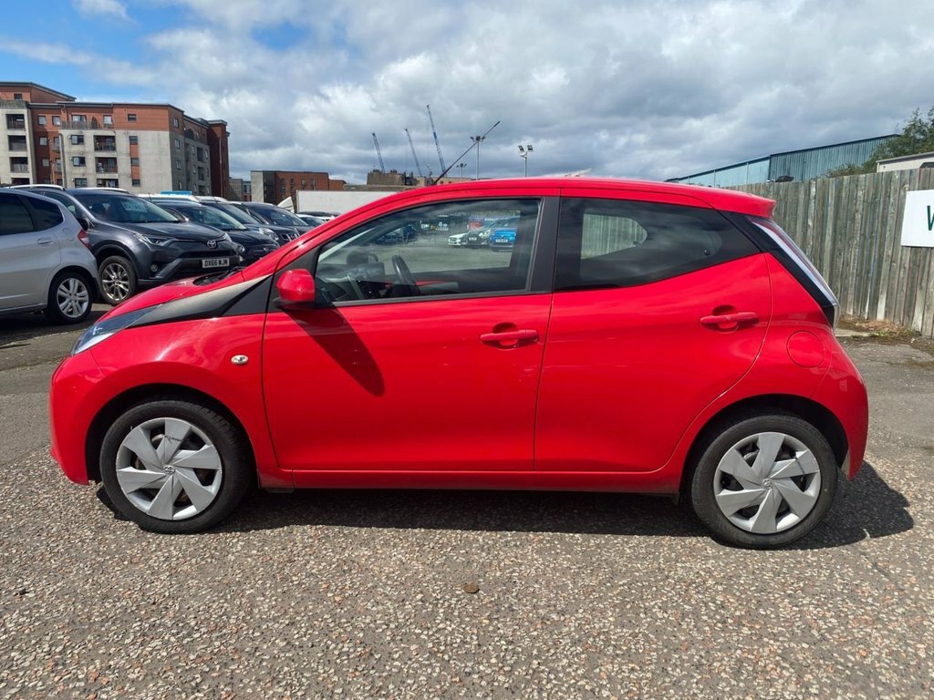 Toyota Aygo 1L X-play Red #4