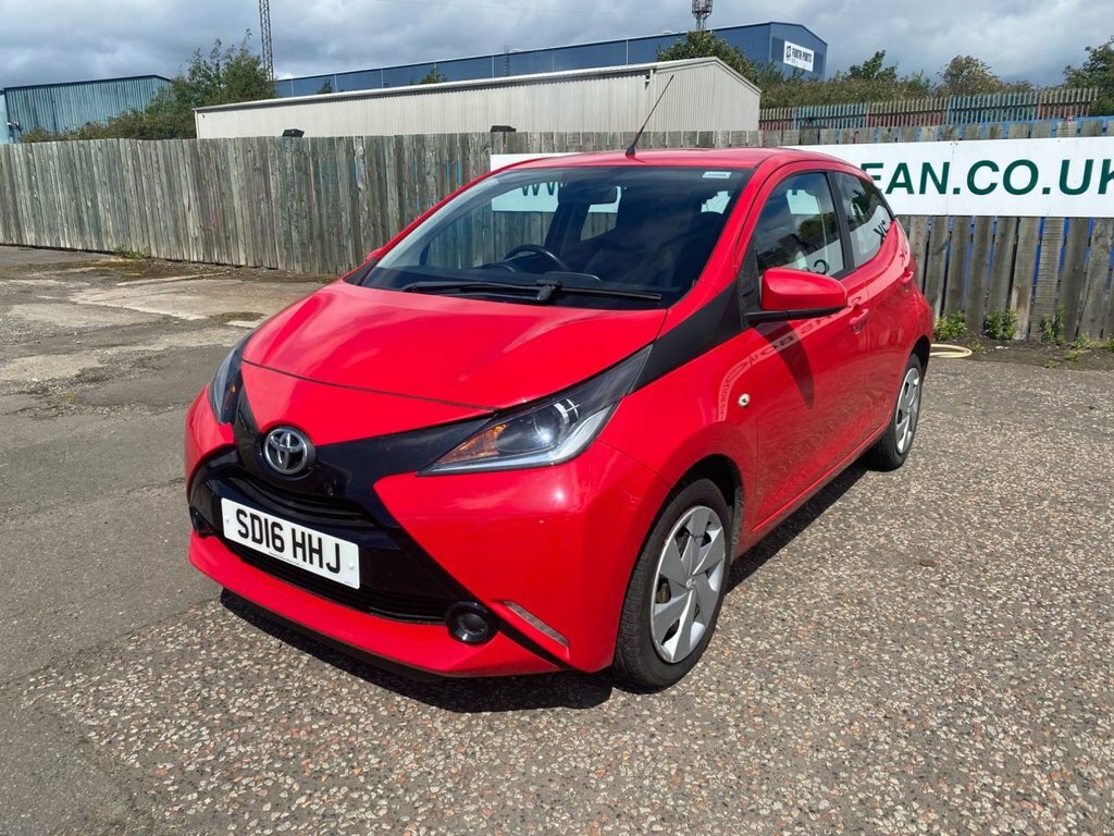 Toyota Aygo 1L X-play Red #3