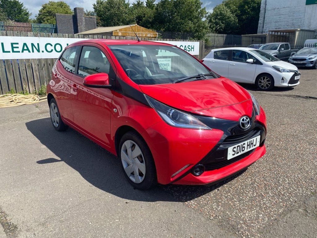 Toyota Aygo 1L X-play Red
