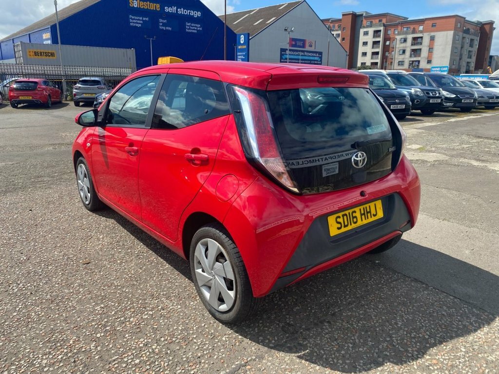 Toyota Aygo 1L X-play Red #5