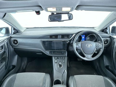 Toyota Auris 2016 66 1.8 Silver #5