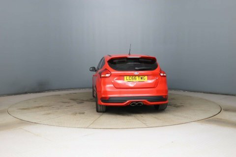 Ford Focus 2016 66 2.0 Red