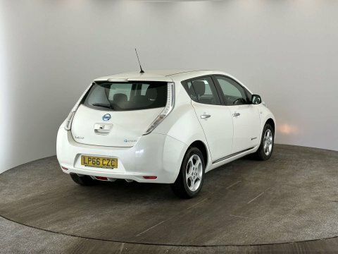 Nissan Leaf 2017 66 Leaf White #4