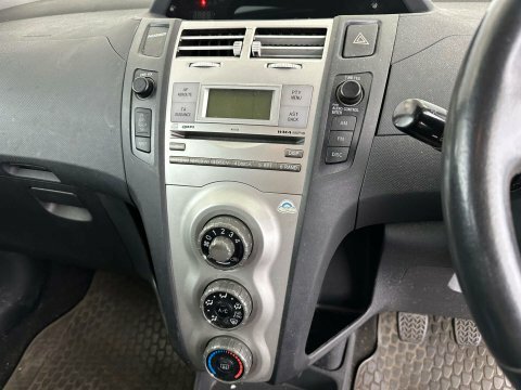 Toyota Yaris Hatchback 1.3 Tr Multimode 200808 Red #9