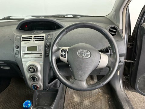 Toyota Yaris Hatchback 1.3 Tr Multimode 200808 Red #8