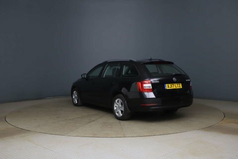 Skoda Octavia 2017 17 1.6 Black #4