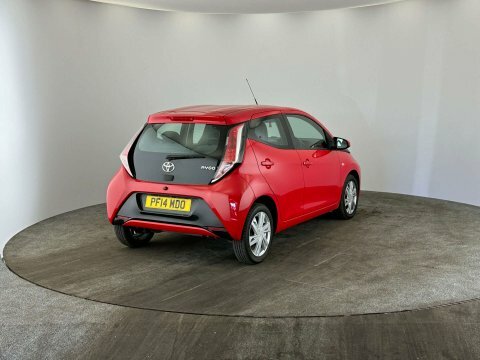 Toyota Aygo X -Pression Vvt-i Red #4