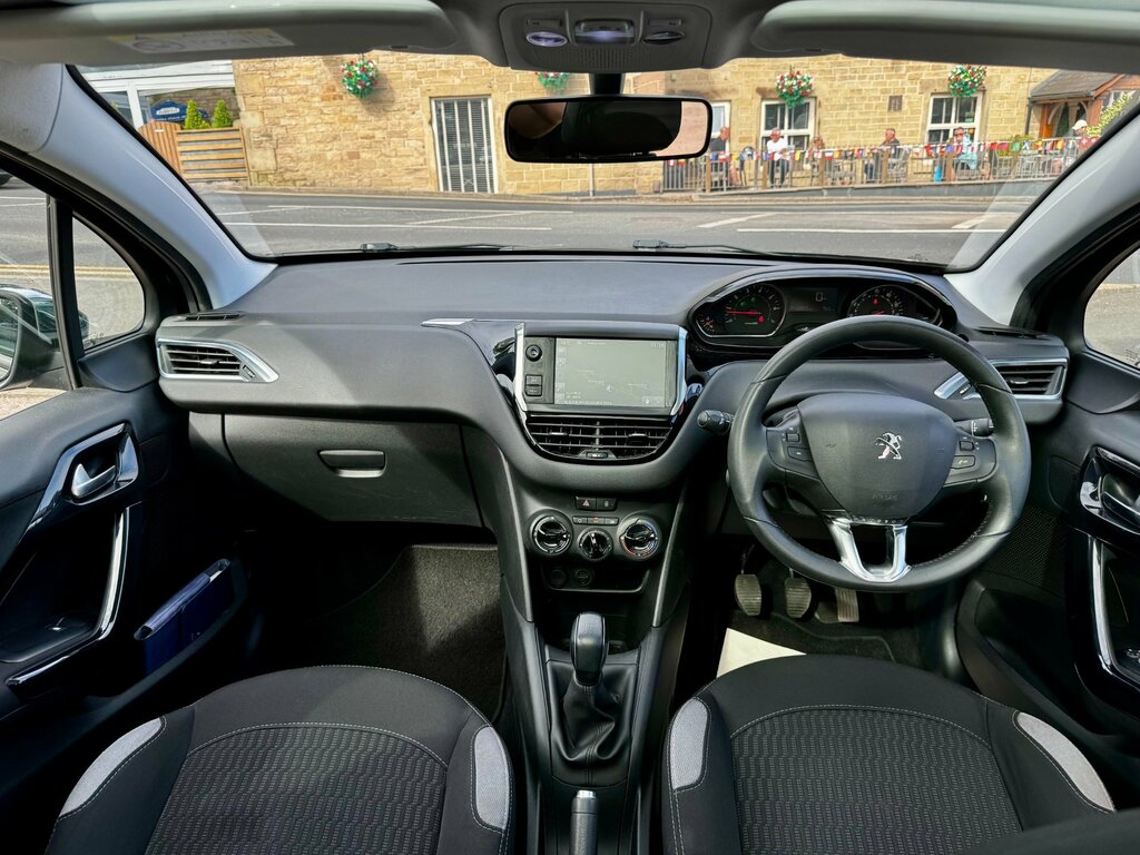 Peugeot 208 1.2 Vti Puretech Style Hatchback Black #3