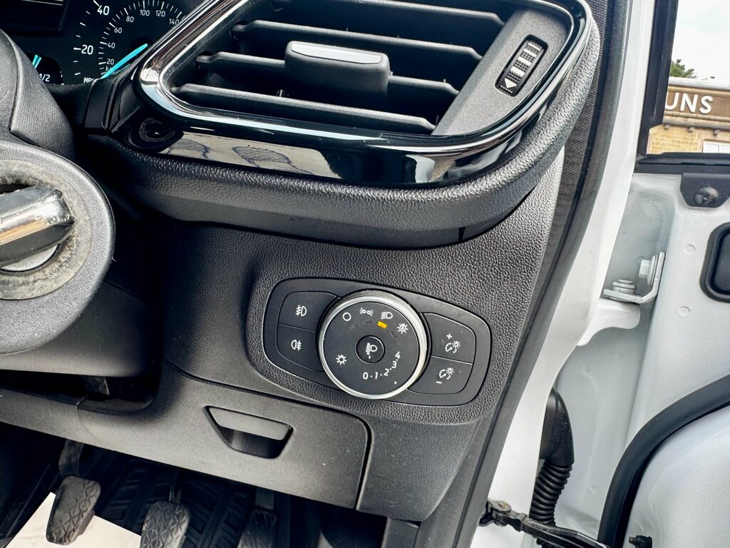 Ford Fiesta St-line White #10
