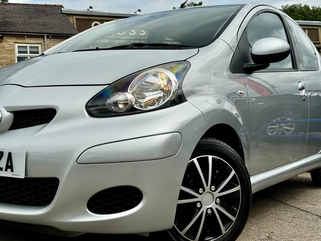 Toyota Aygo Hatchback Grey #30
