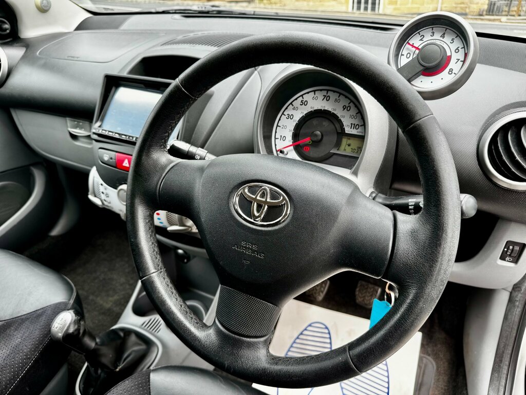 Toyota Aygo Hatchback Grey #10
