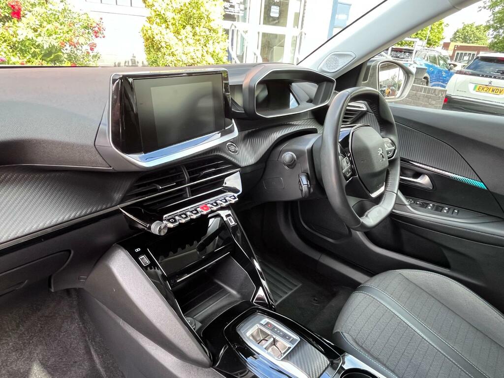 Peugeot e-2008 50Kwh Allure Premium Suv 7Kw Ch  #3