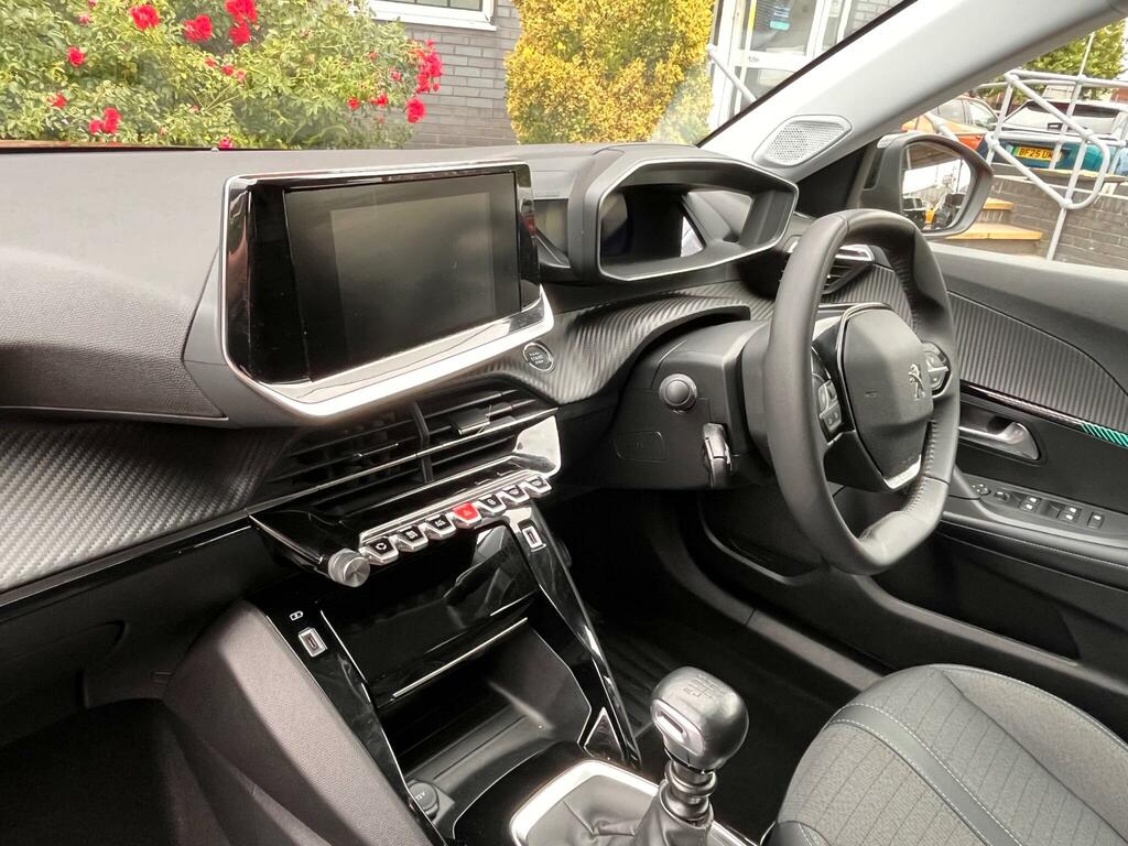 Peugeot 2008 1.2 Puretech Allure Premium Suv #3