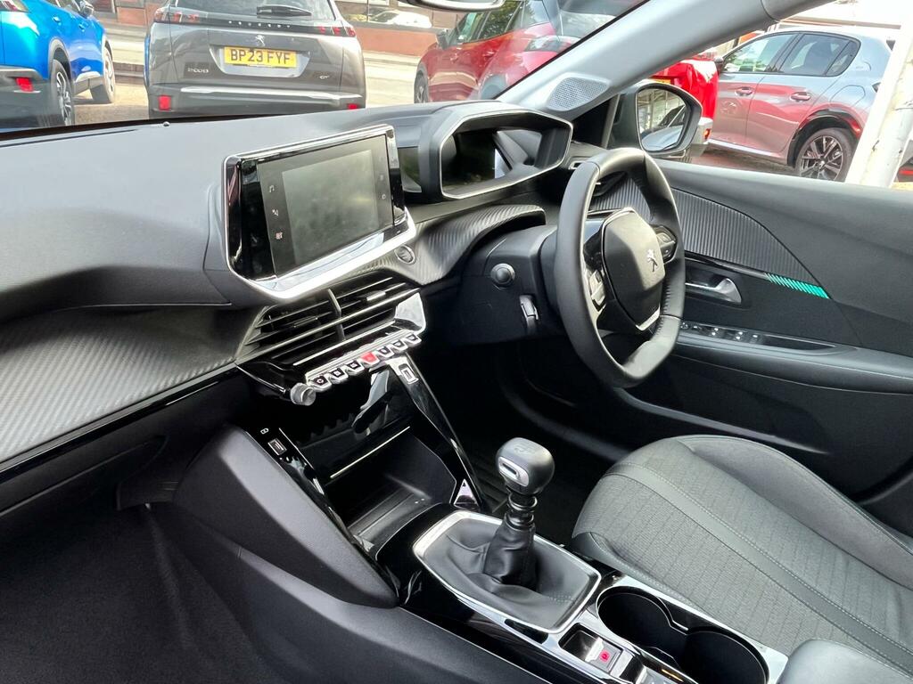 Peugeot 208 1.2 Puretech Allure Premium Hatchback #3