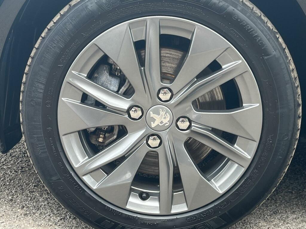 Peugeot e-208 50Kwh Allure Premium Hatchback  #4