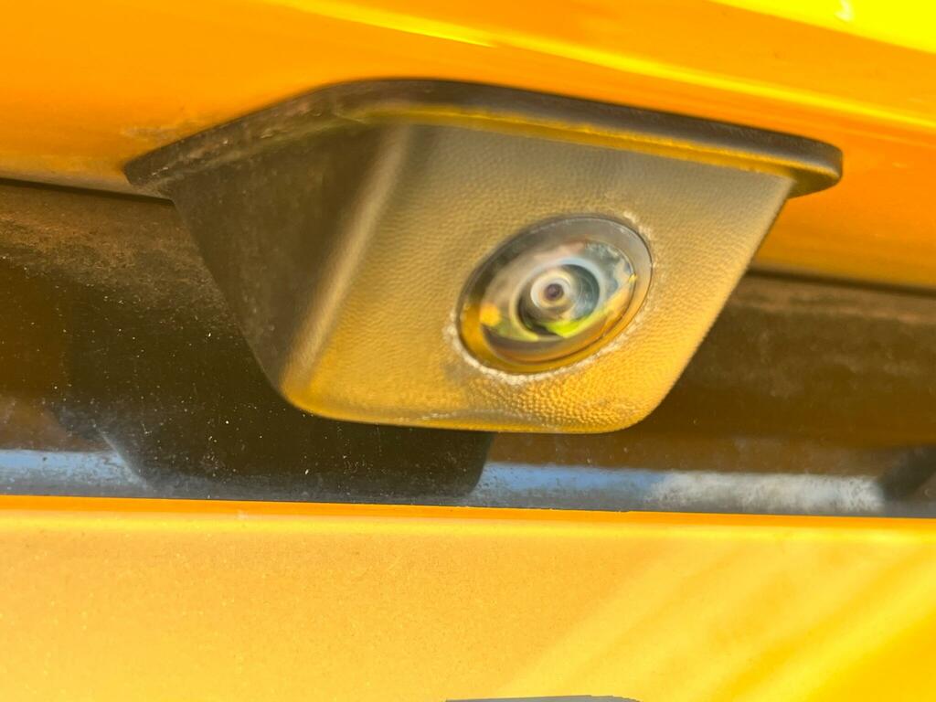 Peugeot e-208 Allure Premium Yellow #43