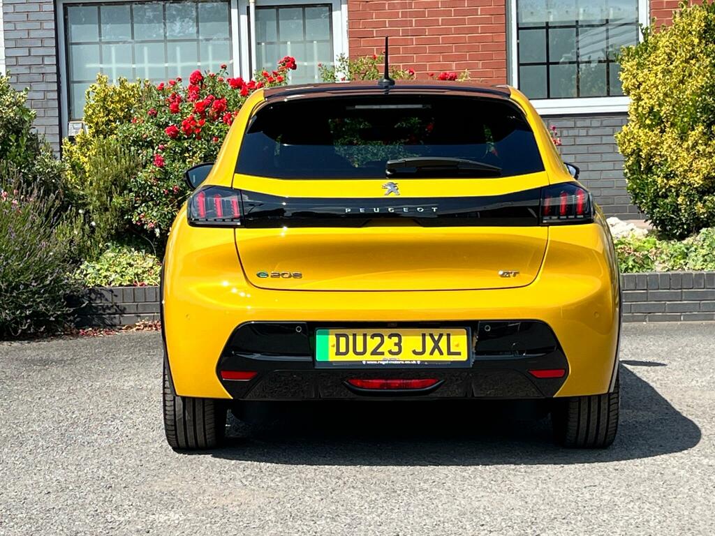 Peugeot e-208 Allure Premium Yellow #12