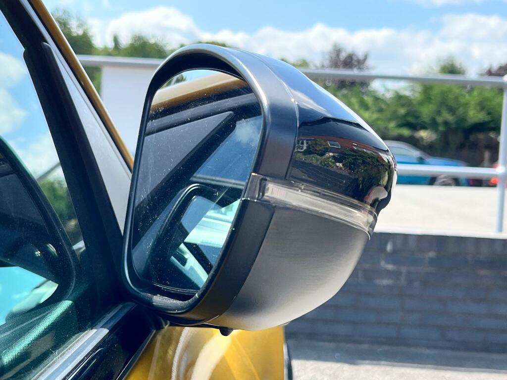 Peugeot e-208 Allure Premium Yellow #33