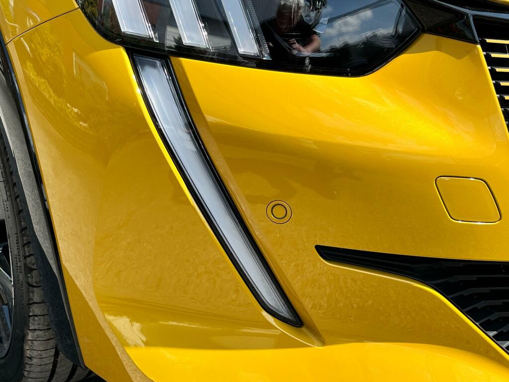 Peugeot e-208 Allure Premium Yellow #23