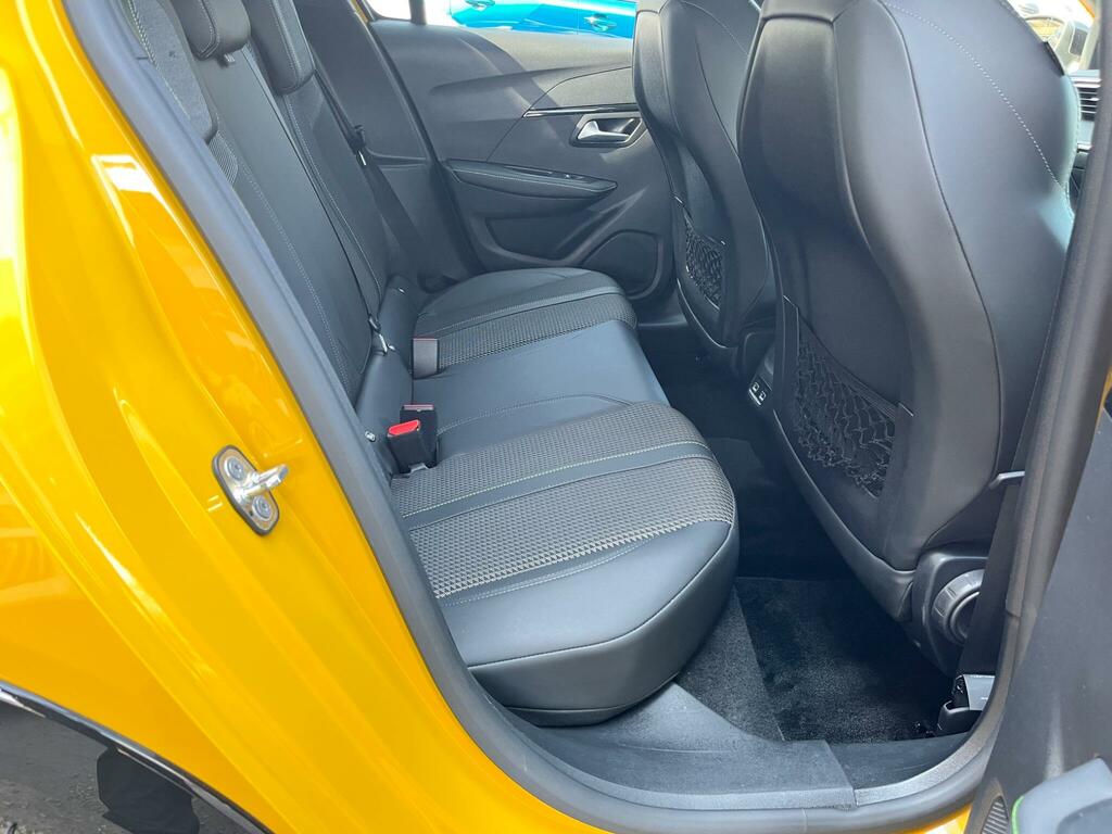 Peugeot e-208 Allure Premium Yellow #16