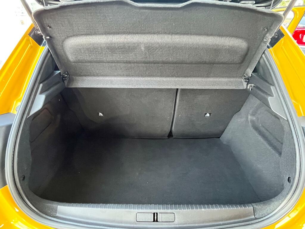 Peugeot e-208 Allure Premium Yellow #8