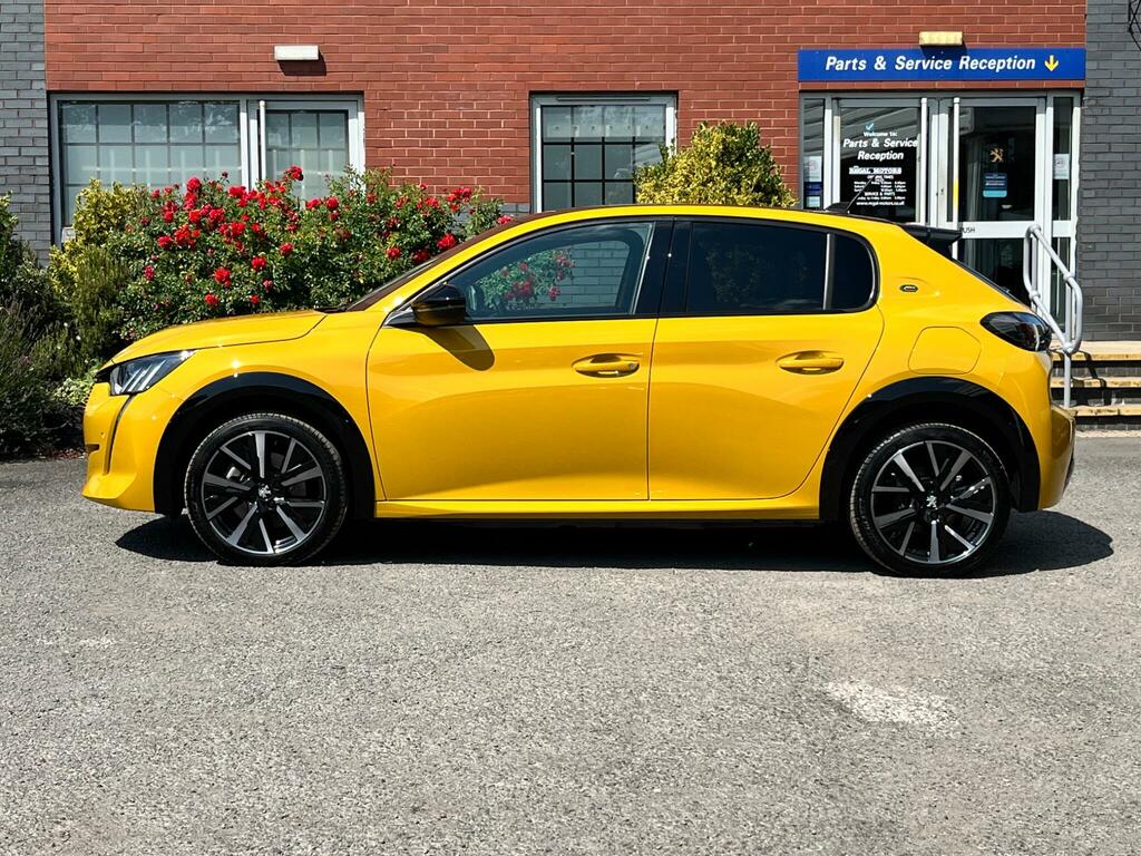 Peugeot e-208 Allure Premium Yellow #28