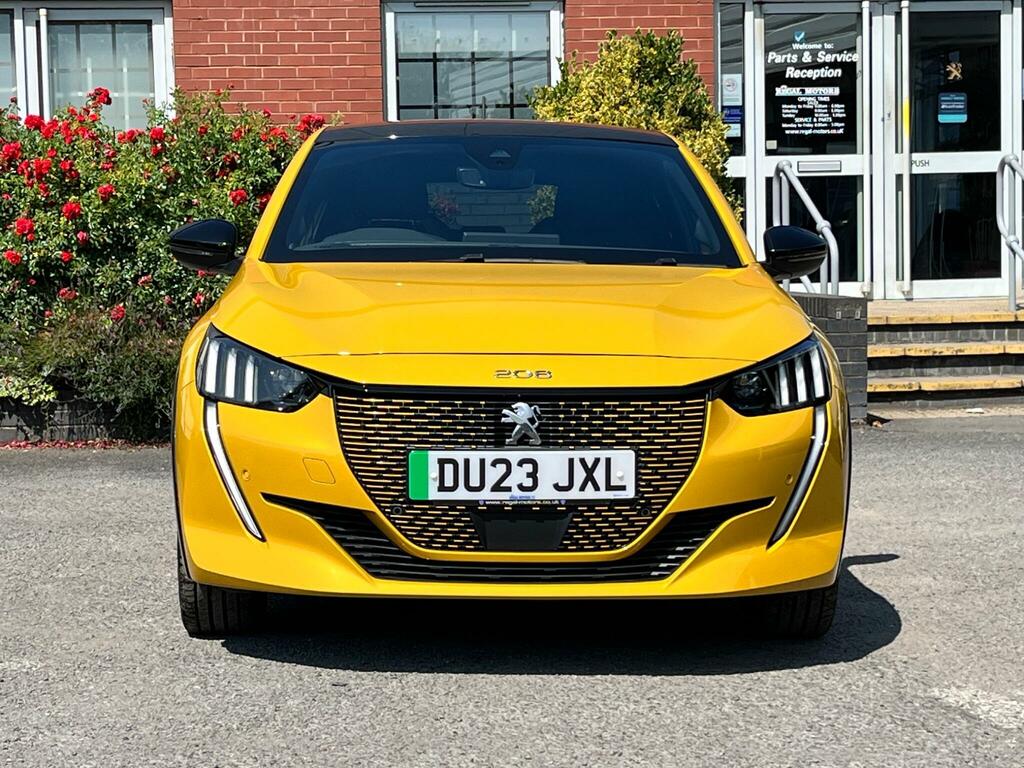 Peugeot e-208 Allure Premium Yellow #10