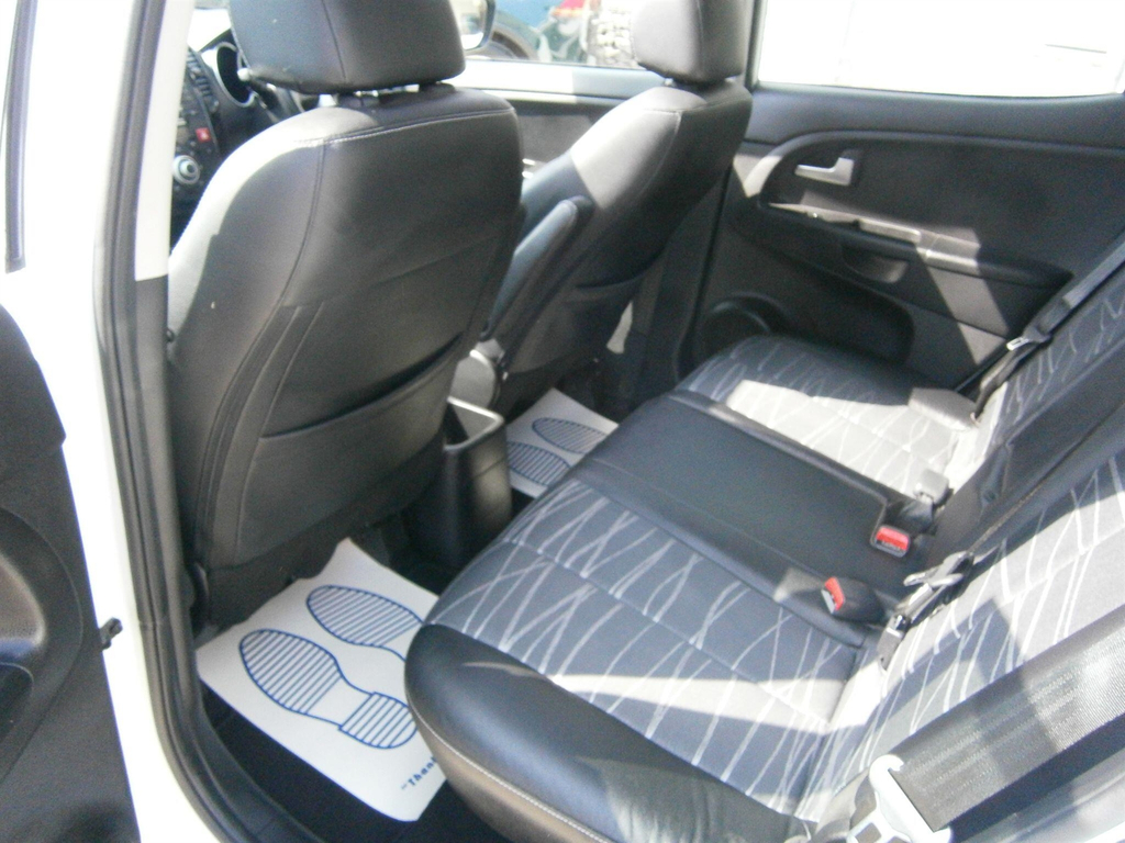 Kia Venga 1.6 Ecodynamics 3 Red #18