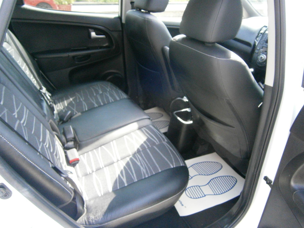 Kia Venga 1.6 Ecodynamics 3 Euro 5 Ss White #2