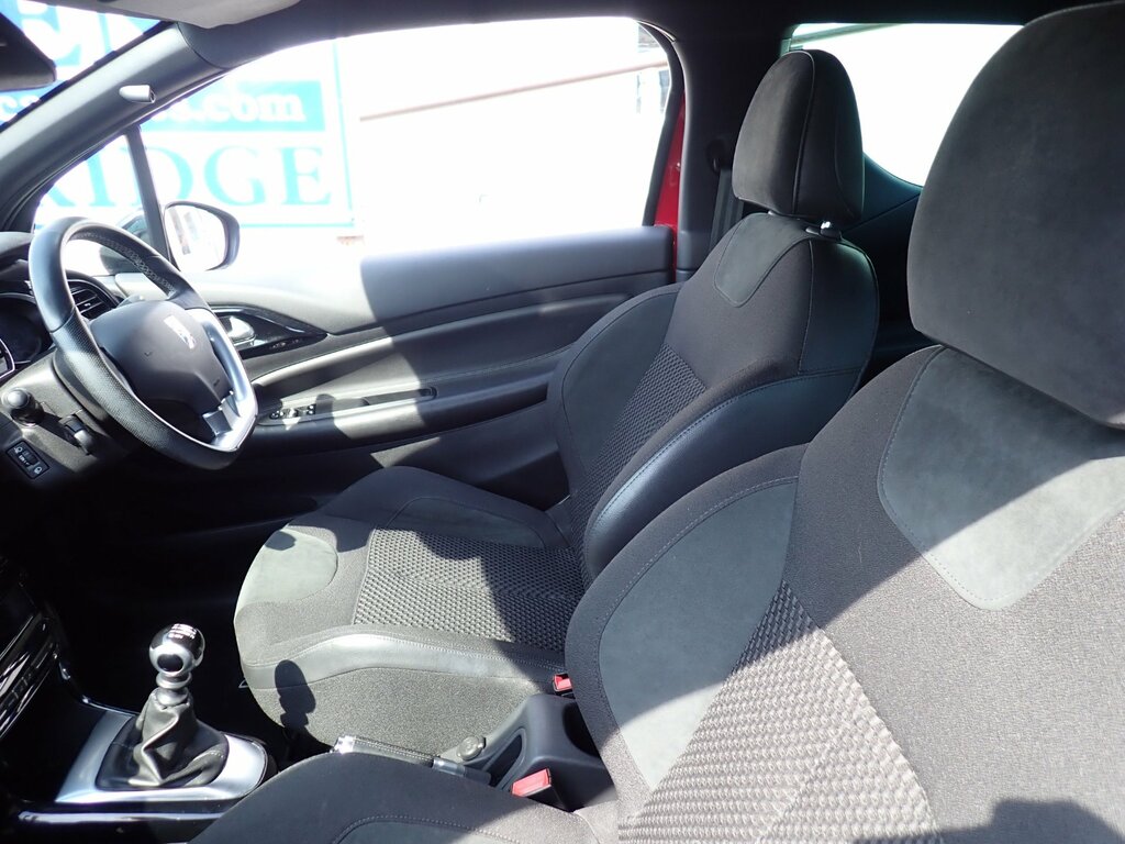 DS DS 3 1.2 Puretech Prestige Hatchback Red #3