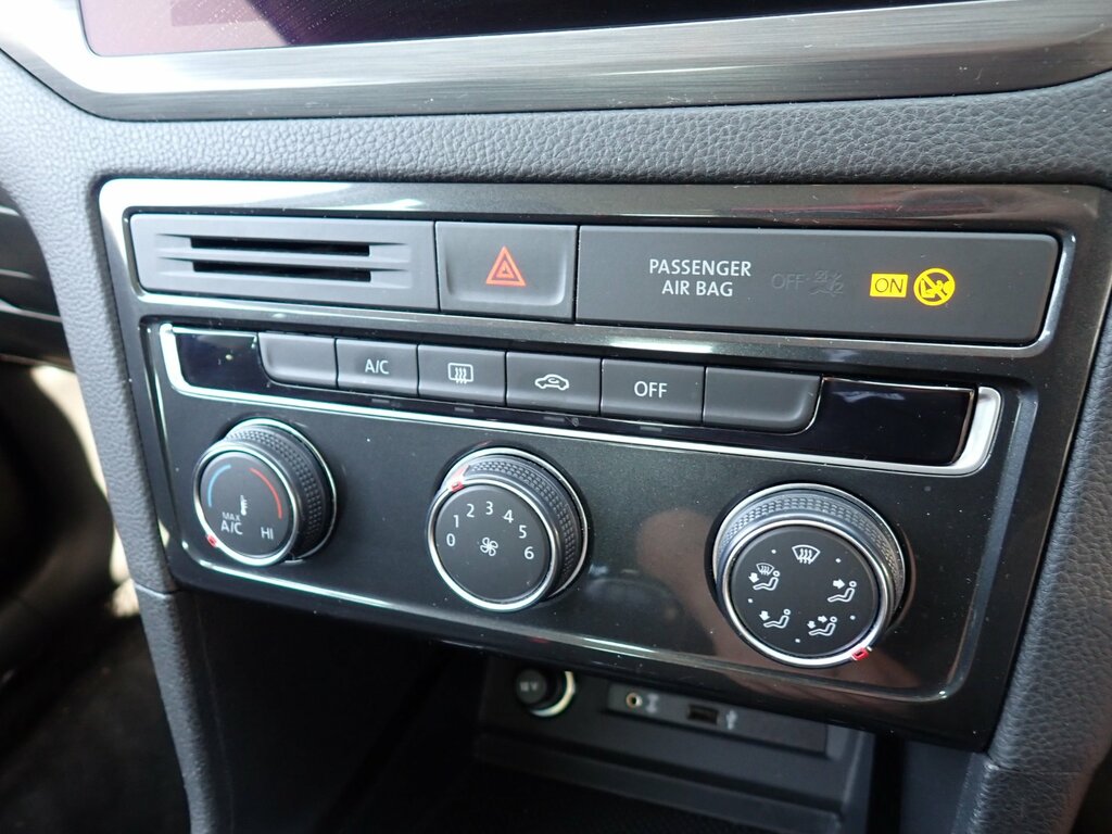 Volkswagen Golf SV Mpv Red #20