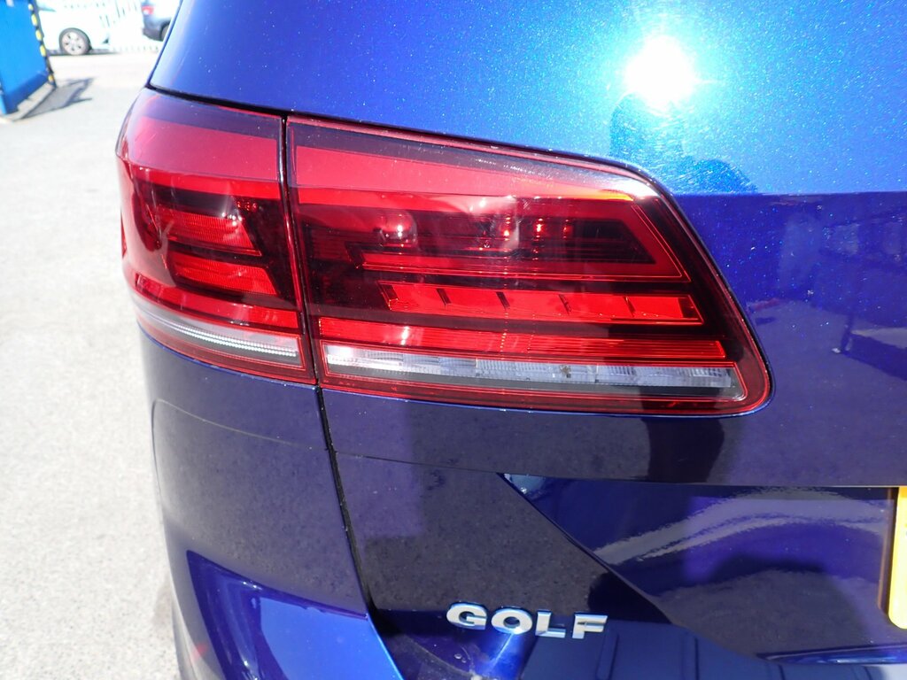 Volkswagen Golf SV Mpv Red #31