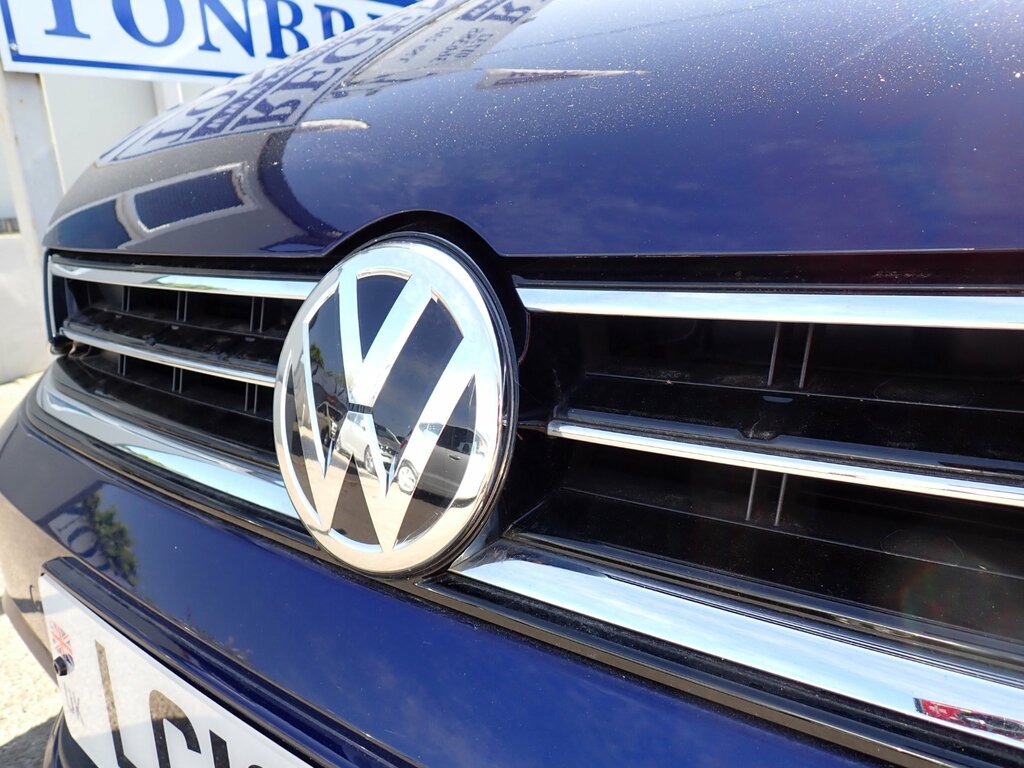 Volkswagen Golf SV Mpv Red #29