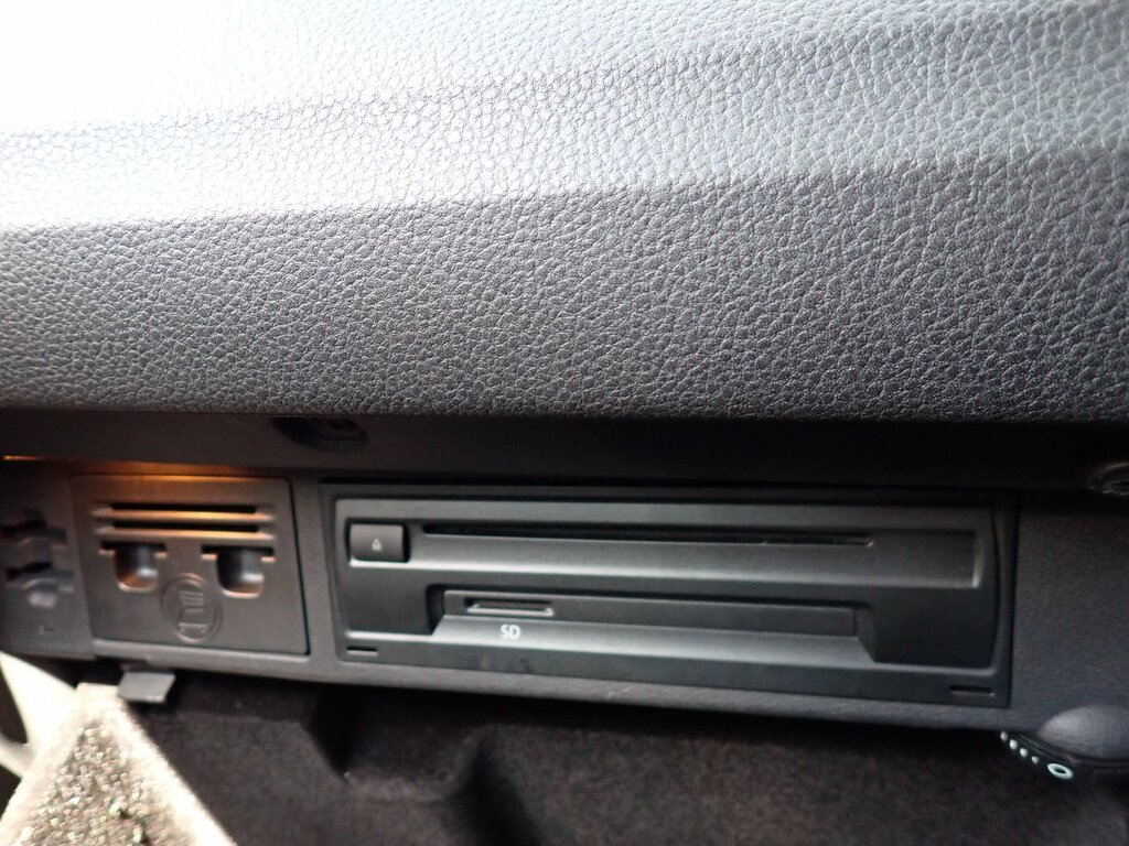 Volkswagen Golf SV Mpv Red #23