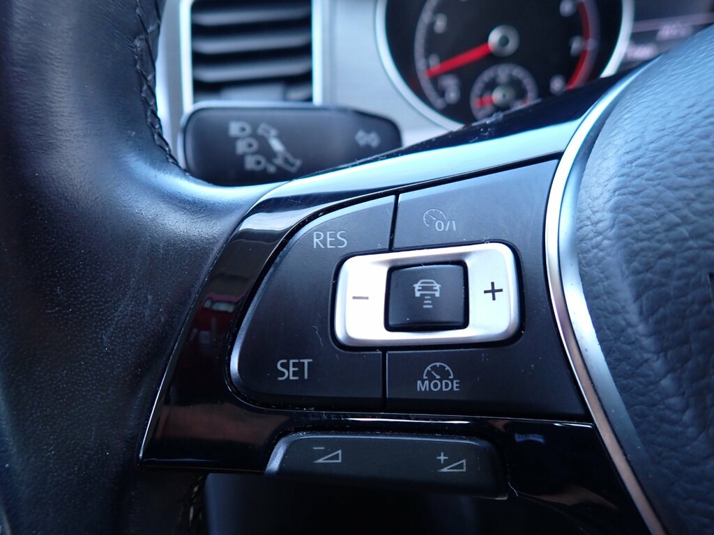 Volkswagen Golf SV Mpv Red #22