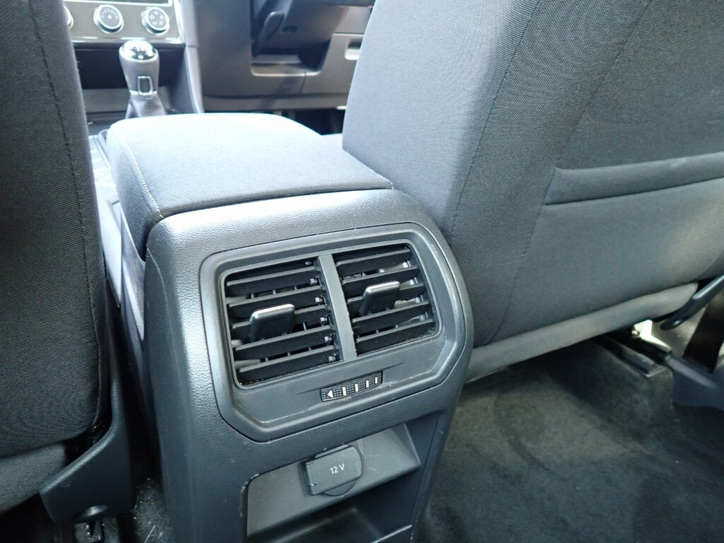 Volkswagen Golf SV Mpv Red #26