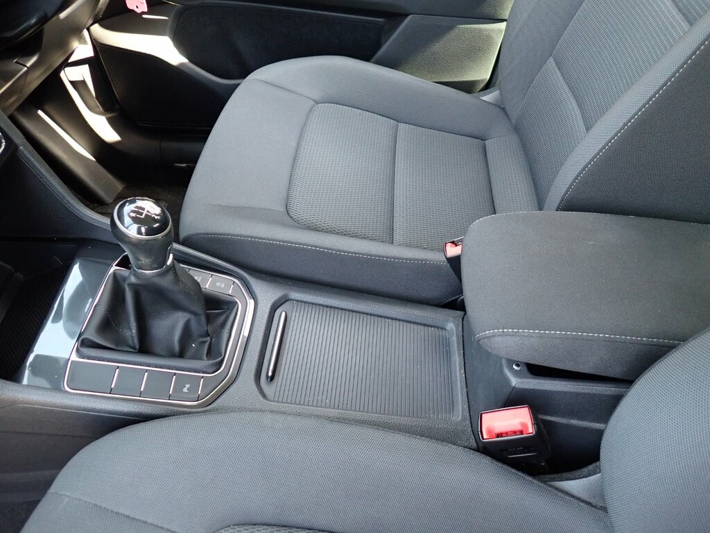 Volkswagen Golf SV Mpv Red #16