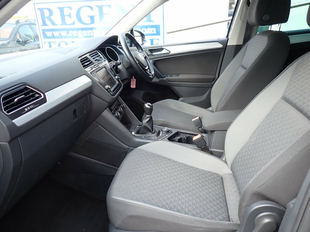 Volkswagen Tiguan 2.0 Tdi Bluemotion Tech Se Navigation Suv Dies Grey #3