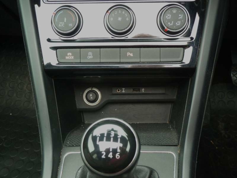 Volkswagen Touran Touran Se Tdi Bluemotion Technology S-a Black #25