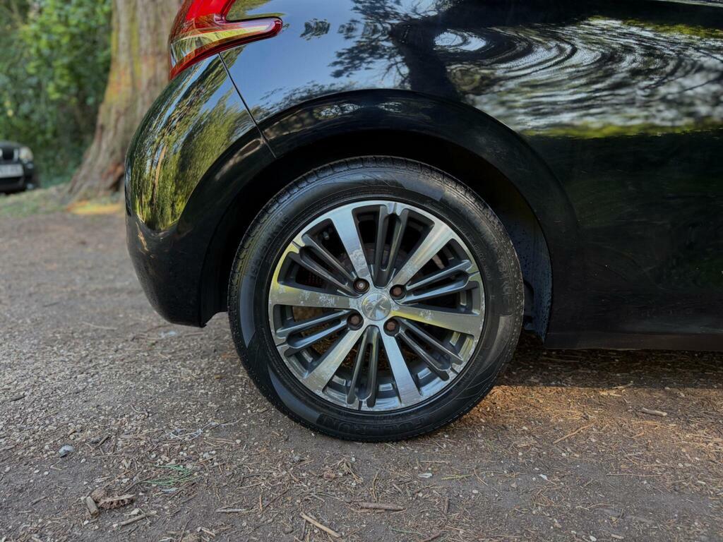 Peugeot 208 1.2 Puretech Black Edition Euro 6 White #13
