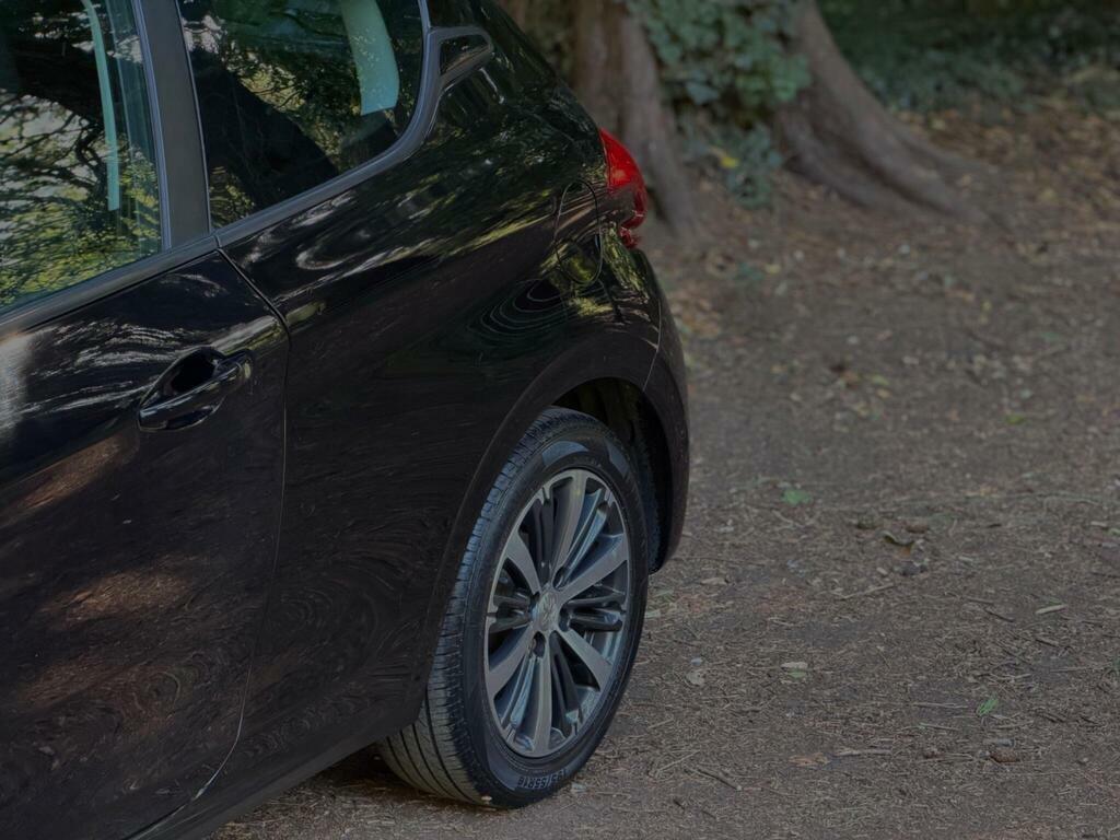 Peugeot 208 1.2 Puretech Black Edition Euro 6 White #6