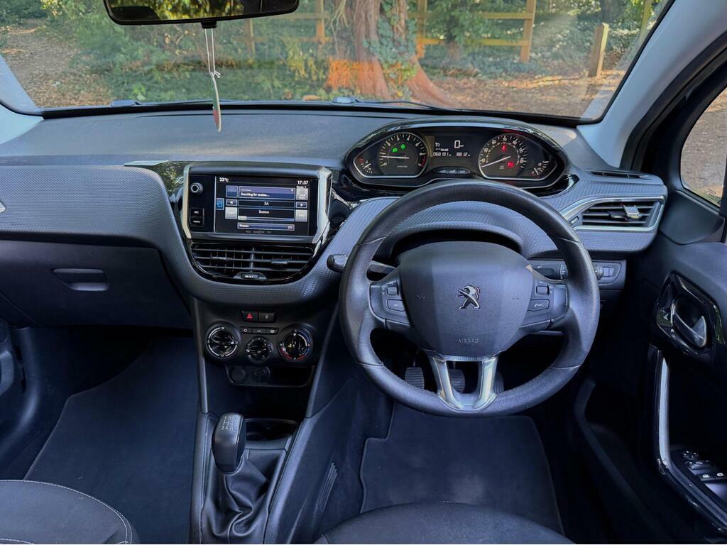 Peugeot 208 1.2 Puretech Black Edition Euro 6 White #15