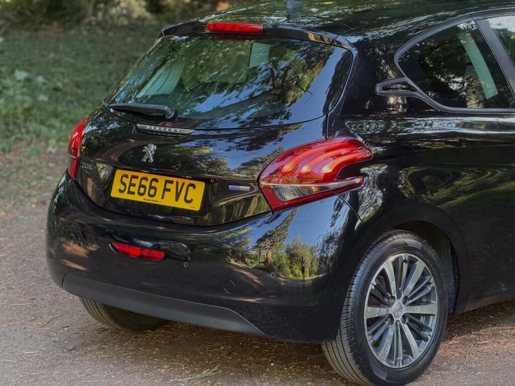 Peugeot 208 1.2 Puretech Black Edition Euro 6 White #7